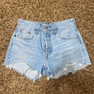 Size 26 Levi shorts